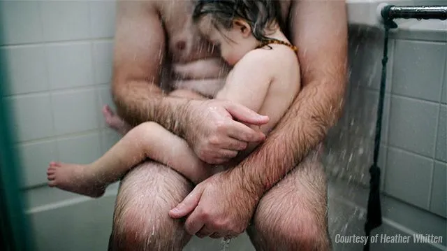 dadcomfortinghissonshower_640x359