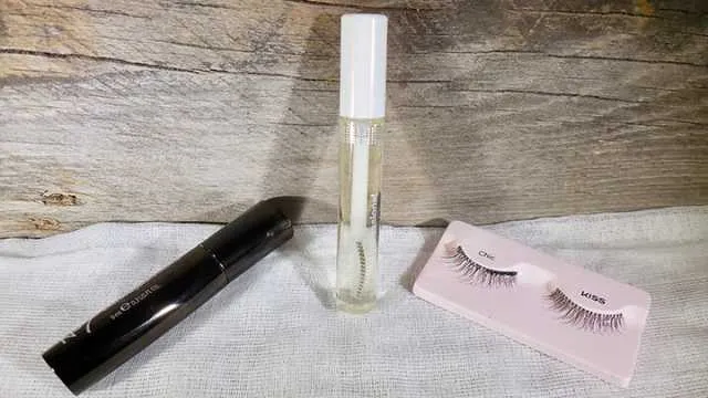 Thickening Serum for Brows Feature Photo